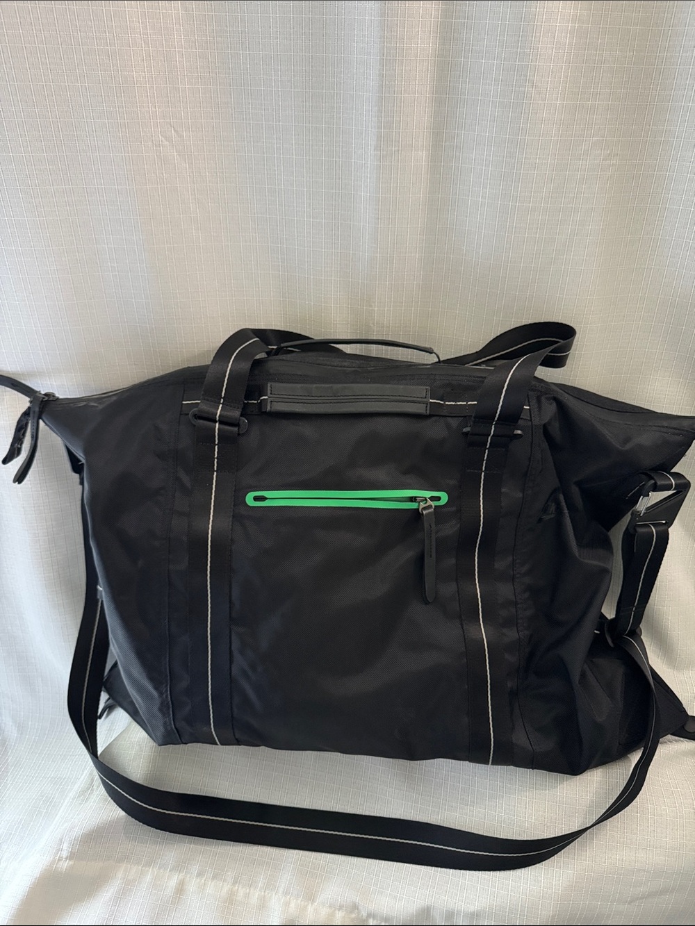 Nike Black Men's Duffle Bag with Green